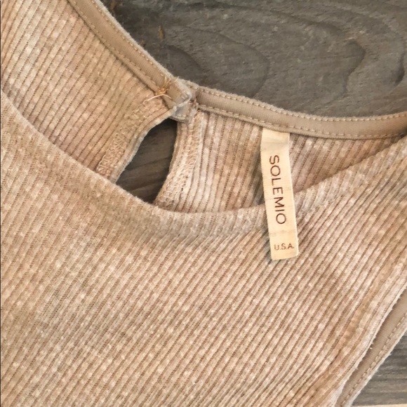 Simple beige knit swing dress - Picture 2 of 2